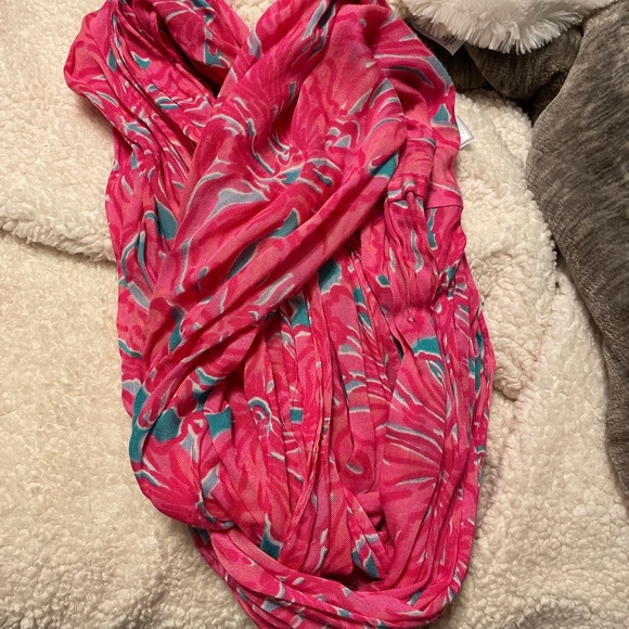 Lilly Pulitzer pink scarf - Picture 4 of 8
